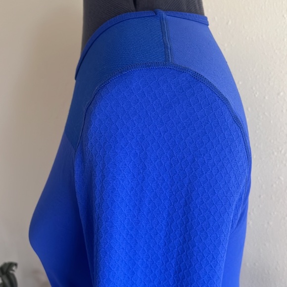 Fabletics athletic long sleeve shirt - Picture 4 of 12